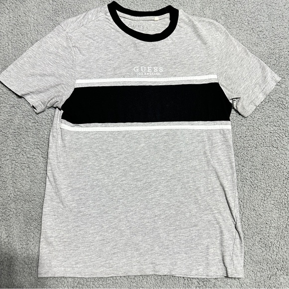 GUESS Men’s Gray Colorblock T-Shirt Size XS Logo Tee Minor Underarm Stain - Picture 1 of 7